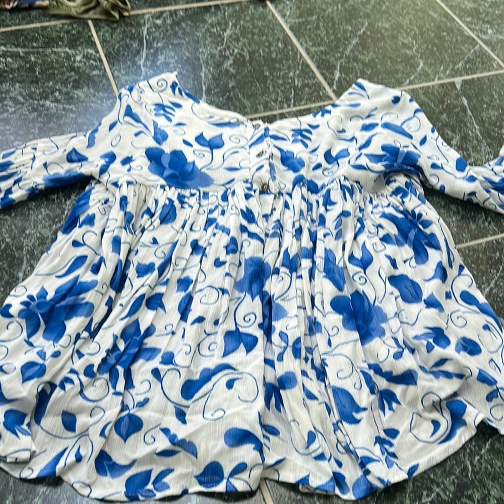 cute flowy shirt blue and white flowers